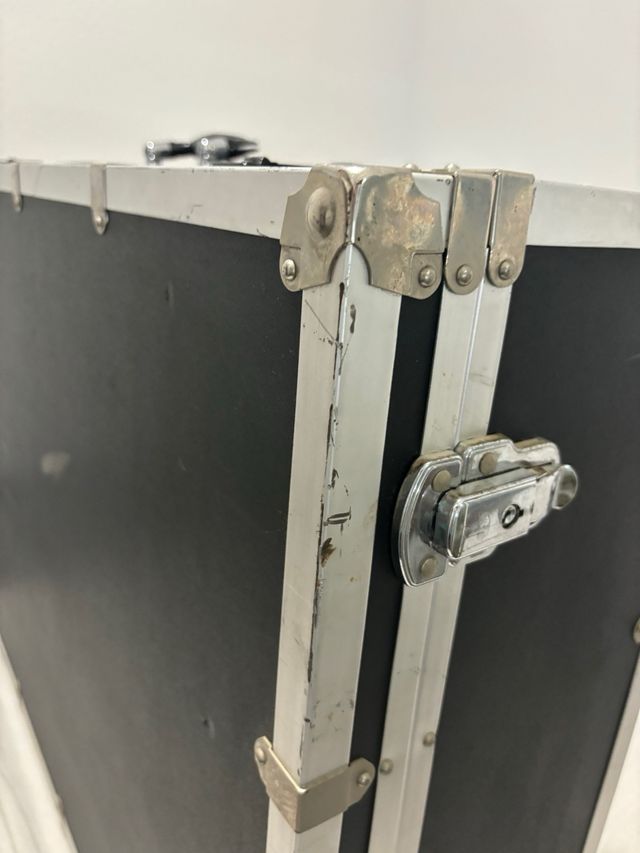 Antigua maleta rígida Salvador Bachiller