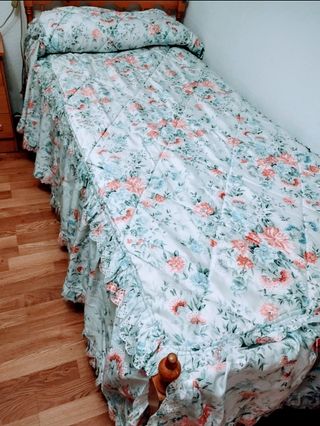 Edredón para cama de 80 cm y cortinas a juego 