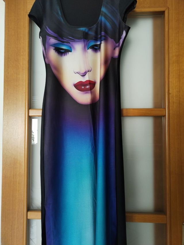 Abito lungo nero con spacchi