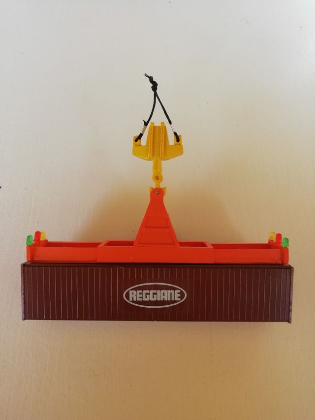 Container con gancio