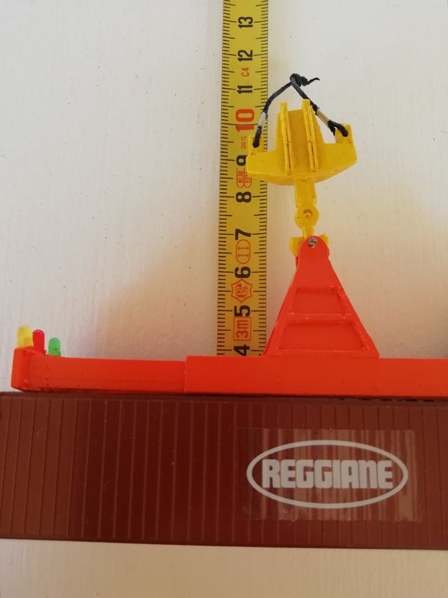 Container con gancio