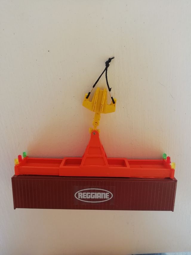 Container con gancio