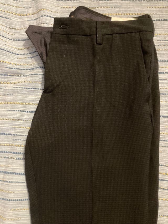 Pantolone nuovo con etichetta