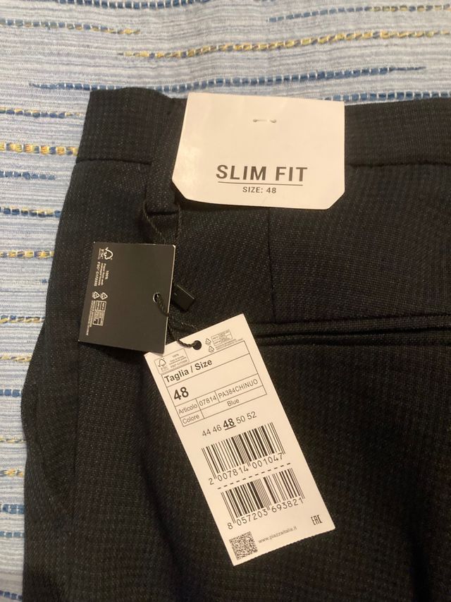 Pantolone nuovo con etichetta