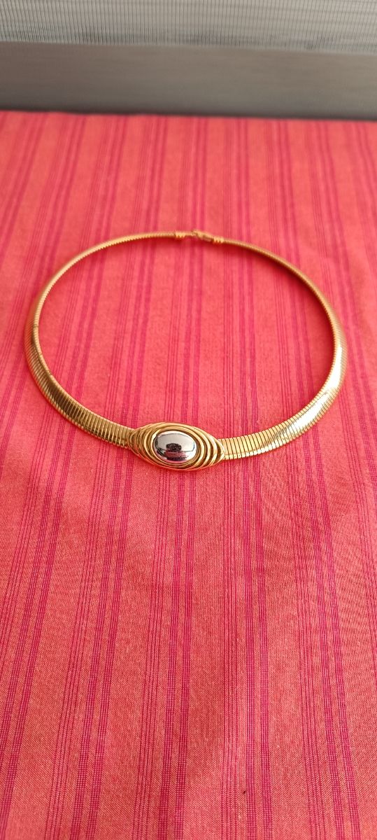 Gargantilla chapada en oro