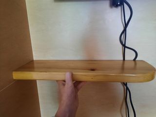 Estantería de madera de pino