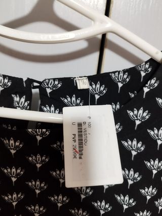 Vestido con etiqueta 