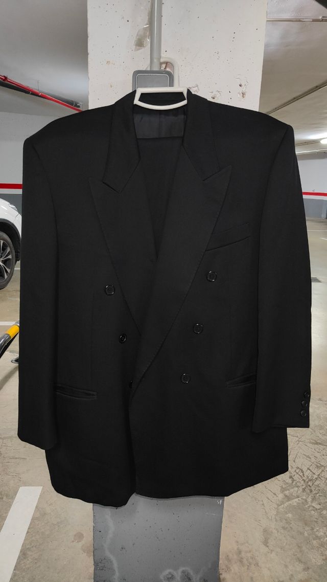 Traje negro hombre 