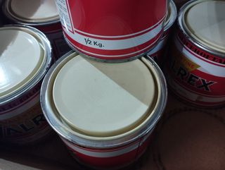 Pintura esmalte en liquidación color crema 
