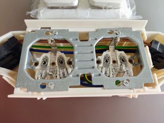 Tomada dupla de encastrar NOVO