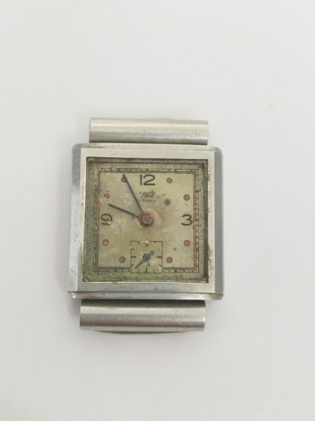 Reloj ArtDeco Vrie de cuerda manual para reparar.