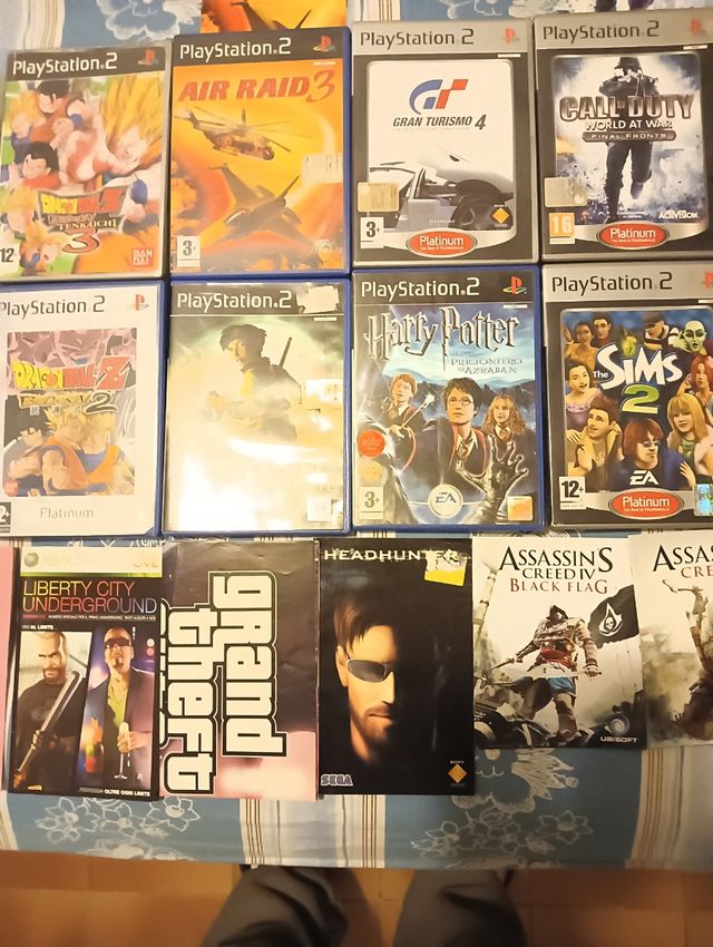 Libretti e custodie videogiochi.