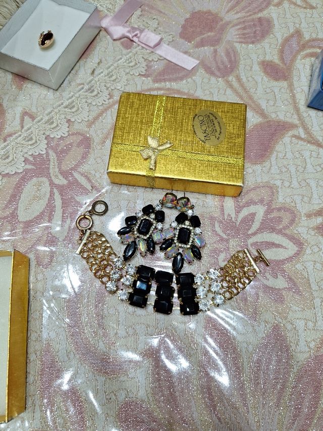 Bracciale e orecchini