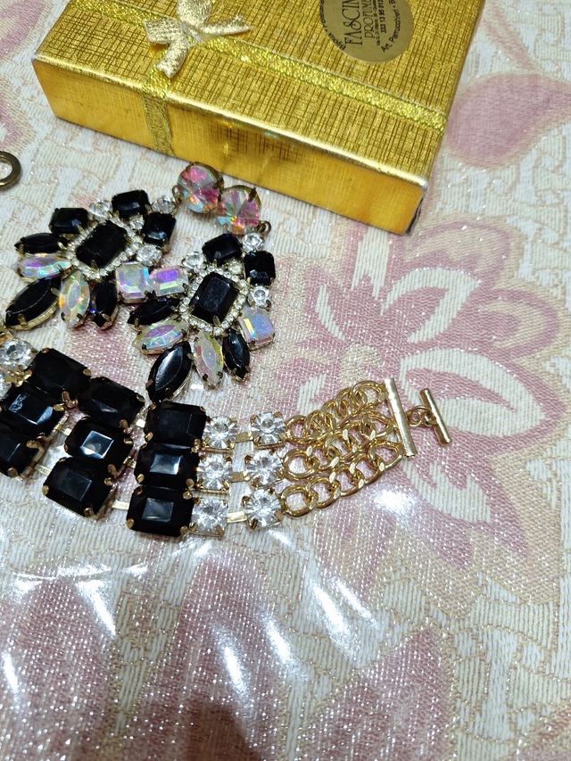 Bracciale e orecchini