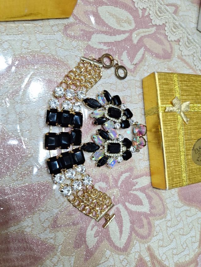 Bracciale e orecchini