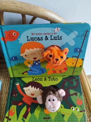 Libros con animales de peluche