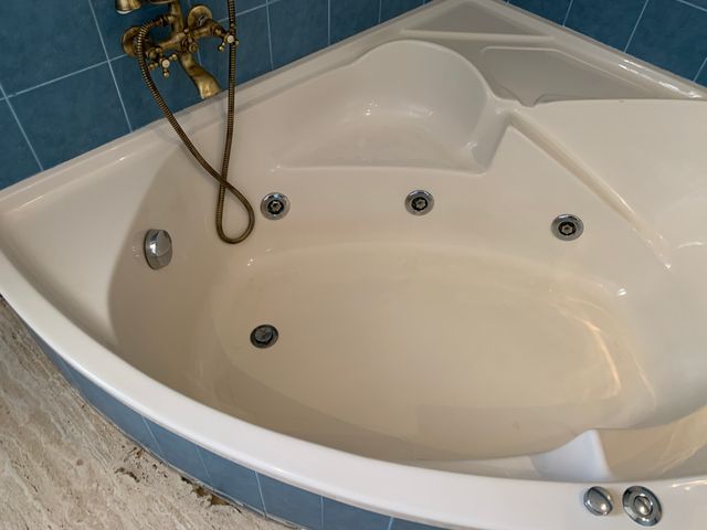 -70% Dto. Bañera Pico 1,60X1,60 cm. color Pergamon