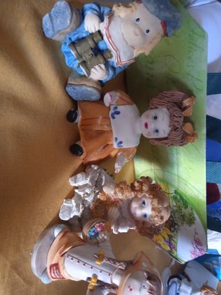 Lotto di piccole bambole 