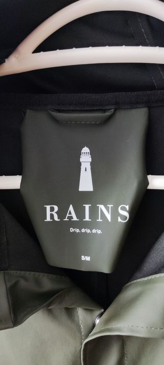 Chaqueta impermeable RAINS verde militar
