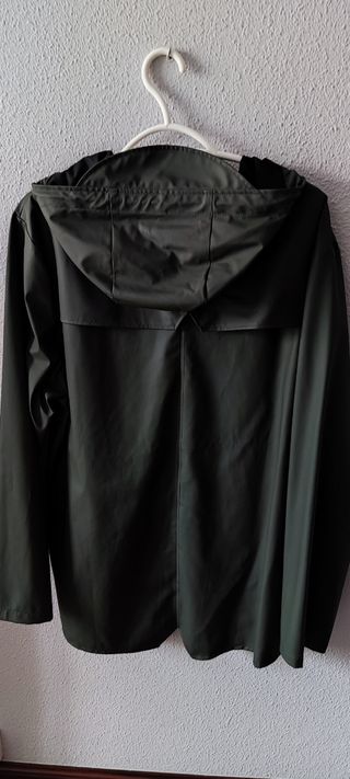 Chaqueta impermeable RAINS verde militar