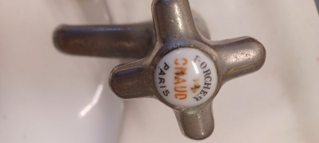 Lavabo vintage Francés grifo dorado