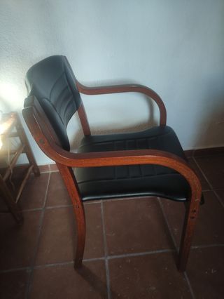 4 Cadira de pell / 4 Silla de piel