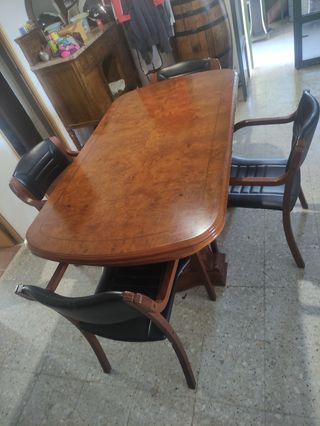 4 Cadira de pell / 4 Silla de piel