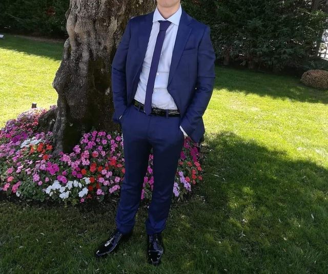 Completo elegante uomo