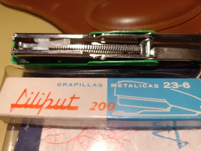 Grapadora Liliput 200 antigua