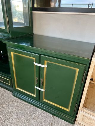 Muebles, estantería, vitrina.