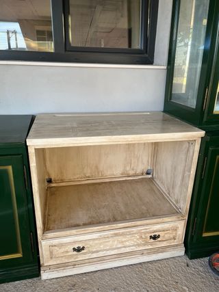 Muebles, estantería, vitrina.