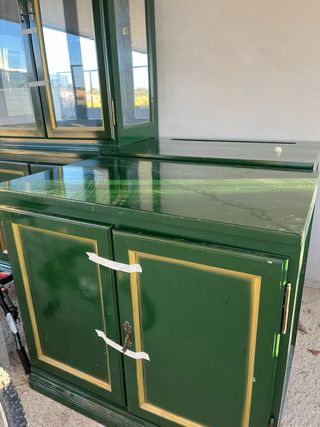 Muebles, estantería, vitrina.