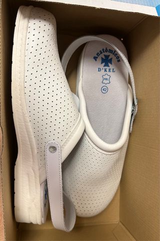 Zuecos de piel 42
