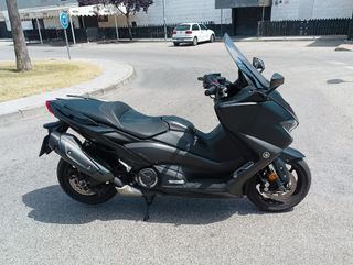 YAMAHA TMAX 560
