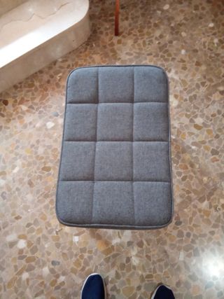 Banqueta reposa piernas