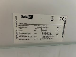 Congelador vertical 265L casi NUEVO  Savoid