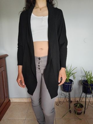 Cardigan con maniche a pipistrello.