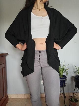 Cardigan con maniche a pipistrello.