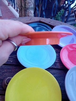 Set di piattini colorati