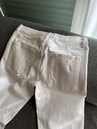 Pantalón skinny roto