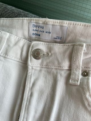 Pantalón skinny roto