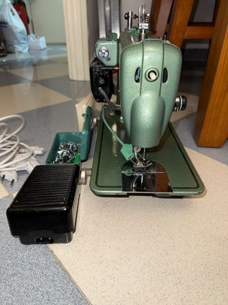 Refrey Maquina de coser