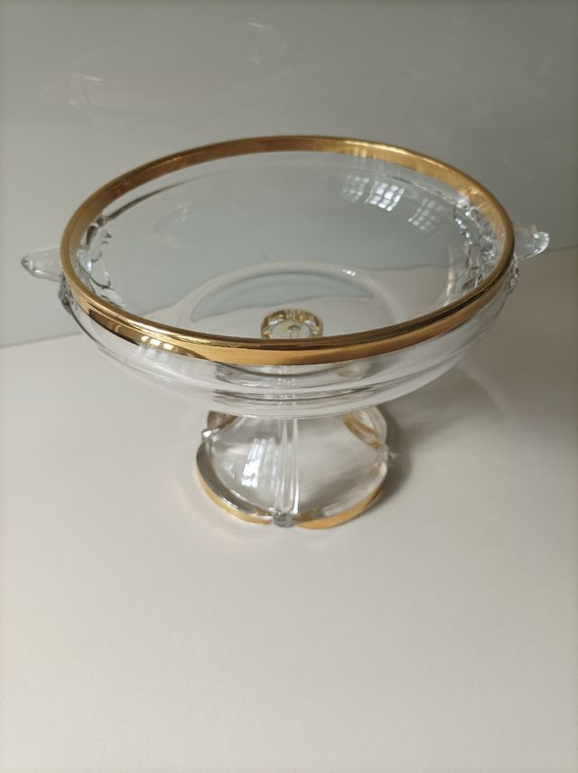 Antiguo e inusual centro o frutero