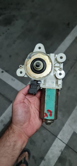 Motor elevalunas trasero derecho saab 93