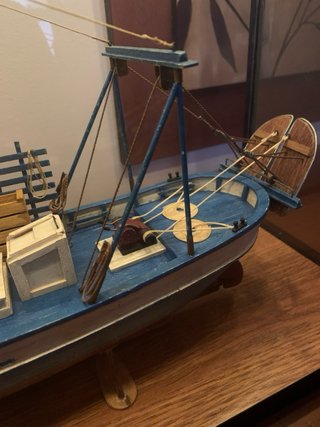 Maqueta de barco de pesca artesanal