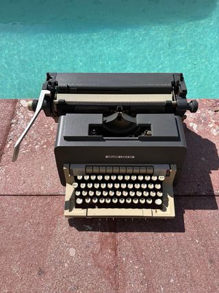 Maquina de escribir Olivetti LINEA 98