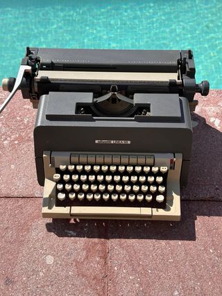 Maquina de escribir Olivetti LINEA 98