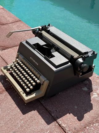 Maquina de escribir Olivetti LINEA 98
