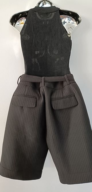 Conjunto de short con encaje.