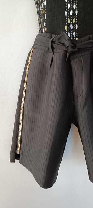 Conjunto de short con encaje.